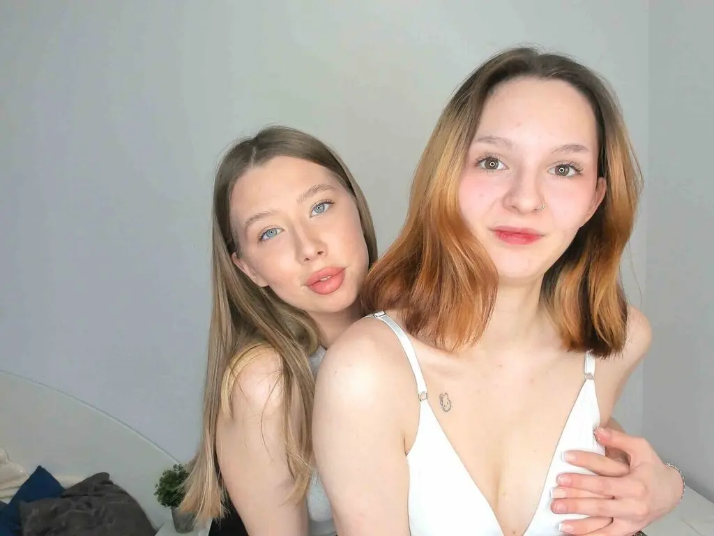 GemmaAndOdelia's live cam